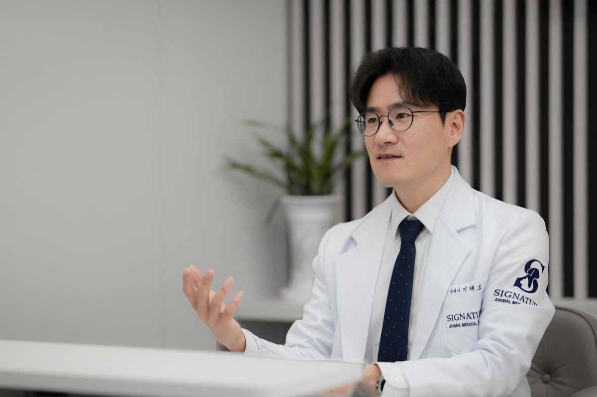 인터뷰 중인 이태호 수의사